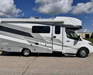 Nueva Autocaravana, Casa Rodante, Vehículo Recreativo Todoterreno, Caravana para Campamentos al Aire Libre y Viajes en Camioneta - Product Image 1