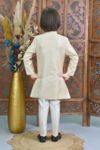Elegante Traje Tradicional de Seda para Niños, Sherwani para Bodas y Fiestas, Sin Arrugas y con Protección Solar - Product Image 4
