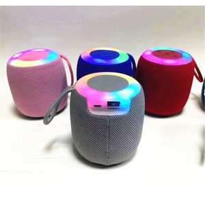 Altavoz Inalámbrico Portátil con Luz RGB, Salida de 5-10W, Uso en Exteriores, Carcasa de Plástico - Product Image 4