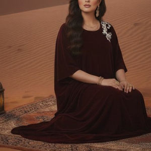 Superbe Robe en Velours pour Femme – Vente en Gros, Hiver, Faite à la Main, Fortement Recommandée, Nouvelle Arrivée, Coupe Classique, Idéale pour Fêtes Culturelles, Réversible - Product Image 3