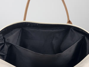 Bolsa de Viaje de Fin de Semana de Lona Premium de Lujo, 20x14x10, Cierre de Cremallera, Cuero Ecológico, Herrajes de Latón, Compartimento para Portátil - Product Image 4