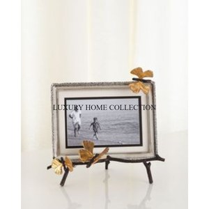 Cadre photo rustique en métal avec des motifs finis et détaillés patinés parfait pour encadrer des photos dans un décor de style ferme - Product Image 4