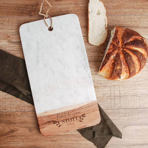 Planche à découper ronde en marbre avec feuille d'or, fleur en métal noir, disponible à bas prix, blocs à découper - Product Image 3