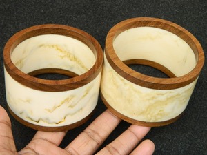 Brazaletes de resina vibrantes y artísticos con remolinos multicolores, estilos de doble tono y aspecto antiguo pulido a mano para la elegancia diaria - Product Image 3