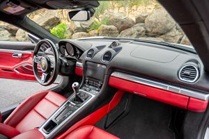 2022 718 Cayman GTS 4.0 Inspeccionado, ~12,500 Millas, Transmisión Manual de 6 Velocidades, Motor Flat-6 de 394 hp, Interior Rojo Burdeos - Product Image 4