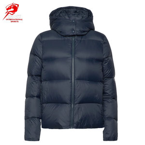 Veste d'hiver matelassée pour femme de qualité supérieure, conçue pour un usage décontracté, au look épuré et au toucher doux pour une tenue confortable toute la journée. - Product Image 1