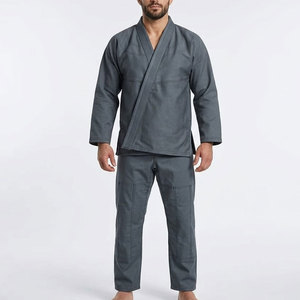 Kimono de BJJ au design moderne avec logo frontal, coupe confortable, tissu durable, séchage rapide, léger pour l'entraînement et les séances de sport - Product Image 1
