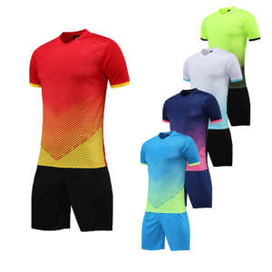 Conjunto de uniforme de fútbol sublimado de alta calidad a granel con características de secado rápido transpirables antibacterianas de poliéster 100% para todas las estaciones - Product Image 3