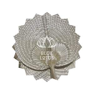Abanico de Mano de Hoja de Palma de Uso Tradicional - Product Image 1