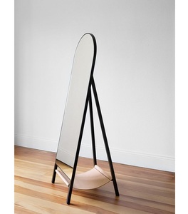 Espejo de Pie con Marco Esculpido Único y Forma Artística para Interiores de Hogares de Lujo Contemporáneos - Product Image 5