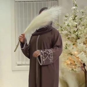 Abaya de Estilo Árabe para Mujer, Venta al por Mayor 2025, con Cuentas, Poliéster, Ropa Musulmana, Oriente Medio, Manga Larga, Todas las Temporadas, Pakistán - Product Image 1