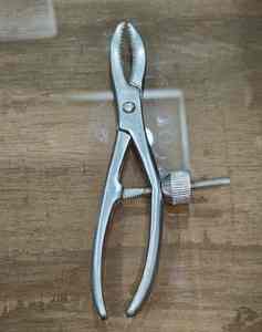 คีมจับแบบใช้มือทำจากสแตนเลสและไทเทเนียม เครื่องมือแพทย์ที่ทนทาน - Product Image 2