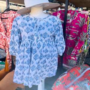 Vestido largo 100% algodón hecho a mano con cuello en V y manga 3/4, estampado floral indio a mano, ecológico, transpirable, cintura natural, estilo dulce. - Product Image 2