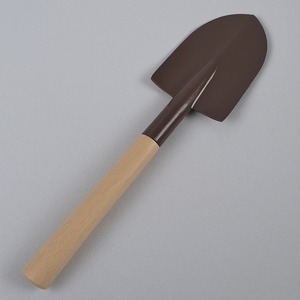 Rastrillo de hierro Premium con superficie de bronce rústico artesanal diseñado para espacios exteriores decorativos y funcionales - Product Image 1