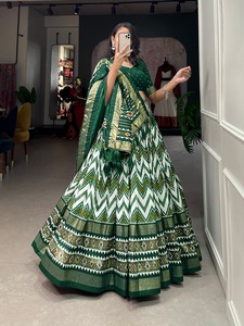 Lehenga choli ผ้าพิมพ์ลายออกแบบจากนักออกแบบผ้าไหมหนักล่าสุด - Product Image 2