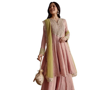 Traje Sharara de tejido Crush rosa claro con lentejuelas Zari Dupatta traje de fiesta festivo nupcial para ocasiones especiales - Product Image 4