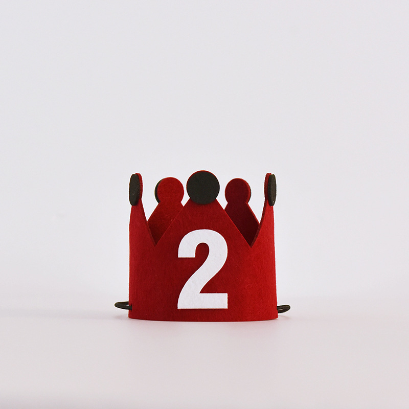 [2] Chapeau couronne rouge