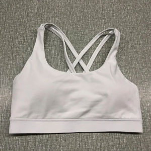 Soutien-gorge de sport haute performance pour femmes avec logo, léger, de haute qualité, vêtements de fitness et de yoga, disponible en tailles plus grandes. - Product Image 1