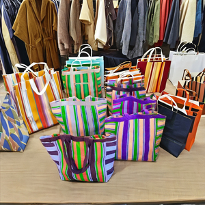 กระเป๋าชายหาดทำมือจากไนลอนรีไซเคิล ลายทอแบบแถบ ดีไซน์อินเดียดั้งเดิม ใช้ซ้ำได้ มีซิปด้านบน สีสันปรับแต่งได้ - Product Image 2