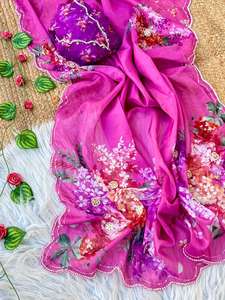 Sari en soie Teby pure et douce avec de magnifiques motifs floraux et broderies Moti faites à la main, bordure épaisse, séchage rapide et sans plis, idéal pour les occasions festives - Product Image 2