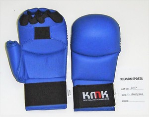 2025 LOGO PERSONNALISÉ DE QUALITÉ SUPÉRIEURE et CONCEPTION FABRIQUES CHARMES GANTS DE BOXE EN CUIR FOCUS PAD - Product Image 1