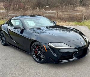 Supra 3.0 Premium RWD 2024 Negro Brillante, Bluetooth, Asientos de Cuero, Arranque Remoto, Transmisión Manual, Coupé Turbo Trasero - Product Image 1