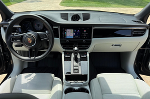Los Mejores Concesionarios de MacanS 2022, SUV Deportivo V6 TwinTurbo de 375hp - Product Image 3