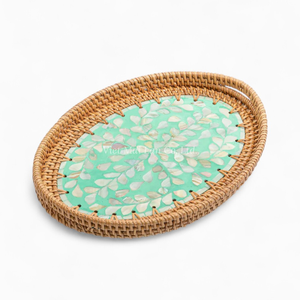 Plateau ovale décoratif en rotin avec incrustation de nacre, export en gros pour hôtels, restaurants, traiteurs - Product Image 3