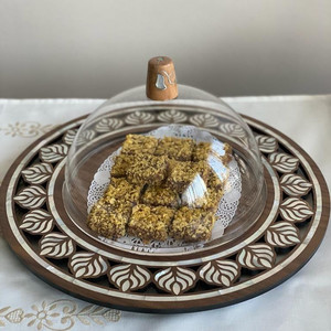 Plateau rond traditionnel en bois incrusté de nacre parfait pour le ramadan eid hospitalité douce présentation ou style à la maison - Product Image 1