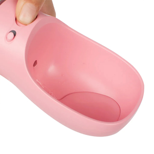 Bottiglia Portatile 3-in-1 per Cani con Ciotola Trasparente e Porta Borsa in Plastica per Accessori da Viaggio in Auto - Product Image 3