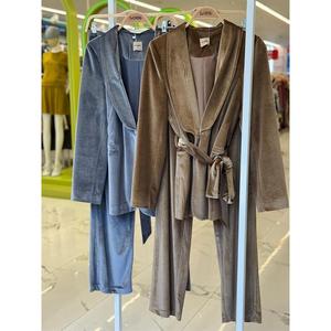 Conjunto de Traje de Terciopelo Extra Grande para Mujer Gaitlin 9897 - Product Image 2