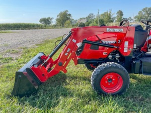 รถแทรกเตอร์ TYM 3515R ขับเคลื่อน 4 ล้อ รถแทรกเตอร์สำหรับงานเกษตรขนาดเล็ก พร้อมที่ตักด้านหน้า - Product Image 6