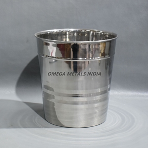 Shaker à cocktails de luxe doré brillant avec un design unique, léger, abordable et parfait pour les aventures en intérieur et en extérieur - Product Image 3