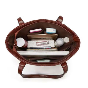 Bolso de Mano Clásico para Mujer, Diseño Atemporal, Amplio y Cómodo, Perfecto para el Trabajo, Viajes y Uso Diario - Product Image 5