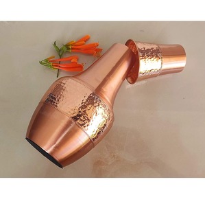 Carafe en cuivre tendance avec couvercle, étanche et écologique, facile à intégrer aux routines quotidiennes pour le bien-être - Product Image 4