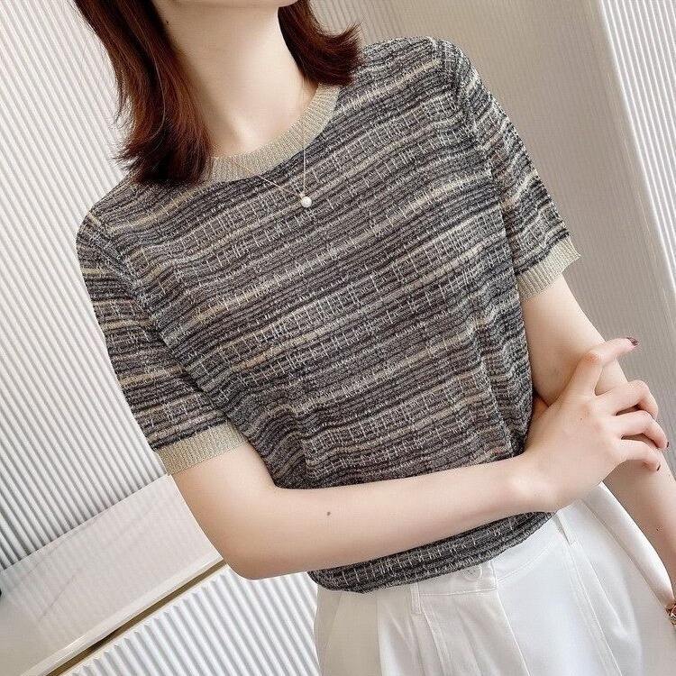 สีดำและสีเทา