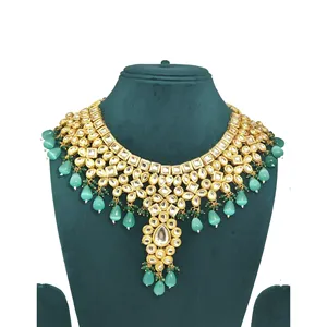 Ensemble de collier Royal Kundan Meenakari plaqué or et rhodium pour mariages et cadeaux, avec des perles et des diamants comme pierres principales - Product Image 2