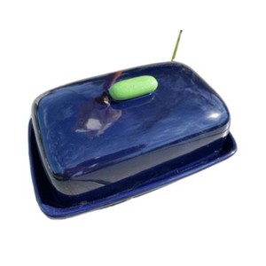 Beurrier en acier inoxydable de qualité supérieure avec un design élégant, parfait pour le service et une présentation de table élégante - Product Image 1