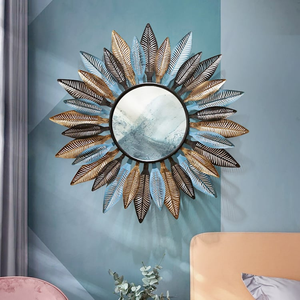 Nouvel arrivage élégant de miroir mural en métal moderne pour les intérieurs de couloir, de salon et de chambre à coucher avec la meilleure décoration d'intérieur de haute qualité - Product Image 4