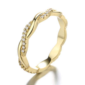 Anello con Diamanti Incrociati in Oro 18K - Product Image 6