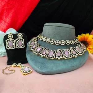 Collier double couche en zircon victorien avec Maang Tikka idéal pour les mariages, style avec tenue de mariée, saris élégants - Product Image 2