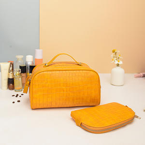 Vente en gros Crocodile Voyage Cosmétique Sac avec plusieurs compartiments pour l'organisation de maquillage - Product Image 2