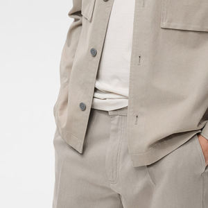 แจ็คเก็ตบอมเบอร์ผู้ชายแบบกระดุม ปรับแต่งได้ แฟชั่นสตรีท เสื้อคลุมลำลองคลาสสิก ผ้าระบายอากาศดี รับผลิตแบบ OEM - Product Image 4