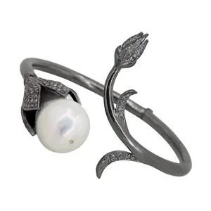 Trendy Fashion 925 Sterling Silver Fine Jewelry Supplier Openable Natural Pave Diamond Pearl Flower Design Bangle Bracelet