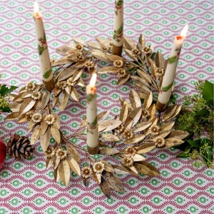 Porte-bougie en métal doré en forme de couronne, centre de table vintage, chandelier, finition vieillie, art en fer, vente en gros pour mariage, porte-bougie conique - Product Image 5