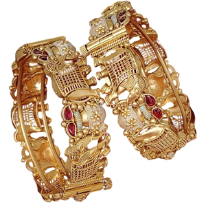 Bracelets en laiton, lot de quatre, plaqués or texturé, accents de pierres vertes rubis, bracelets de mariage disponibles à prix de gros. - Product Image 2