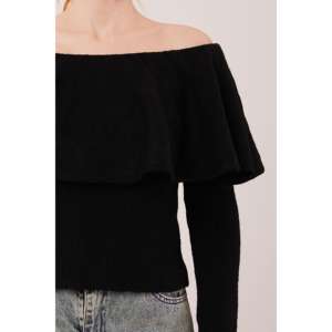 Suéter Negro para Mujer al por Mayor con Detalle de Volantes en el Cuello, Elegante y a la Moda - Product Image 3