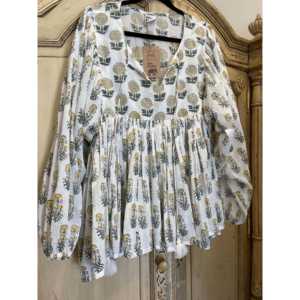 Blusa de Lino Gypsy - SUNFLOWER MEADOW, Estilo Bohemio, Talla Única para Mujer, Estampado Floral, Transpirable, Bordada, Disponible en Tallas XS-XL - Product Image 2