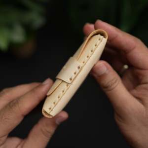WF Leathercraft No. Portefeuille pour cartes tout-en-un 101, cuir de vache naturel VegTan, design fin et élégant, fabrication équitable, fait main, unisexe - Product Image 2
