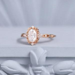 Bague de Fiançailles Vintage en Moissanite Ovale 1 Carat, Style Art Déco, Filigrane Unique, Grappe de Pierres, en Argent Sterling 925 avec Griffes - Product Image 5